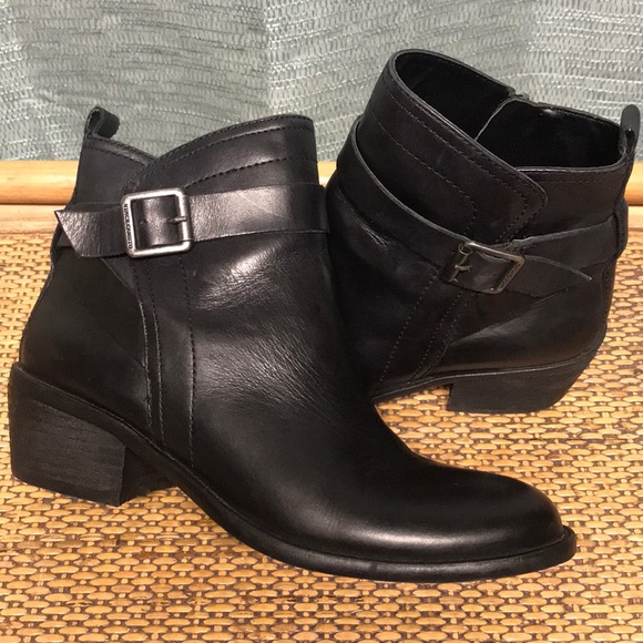 Vince Camuto Shoes - Vince Camuto “Beamer” leather bootie